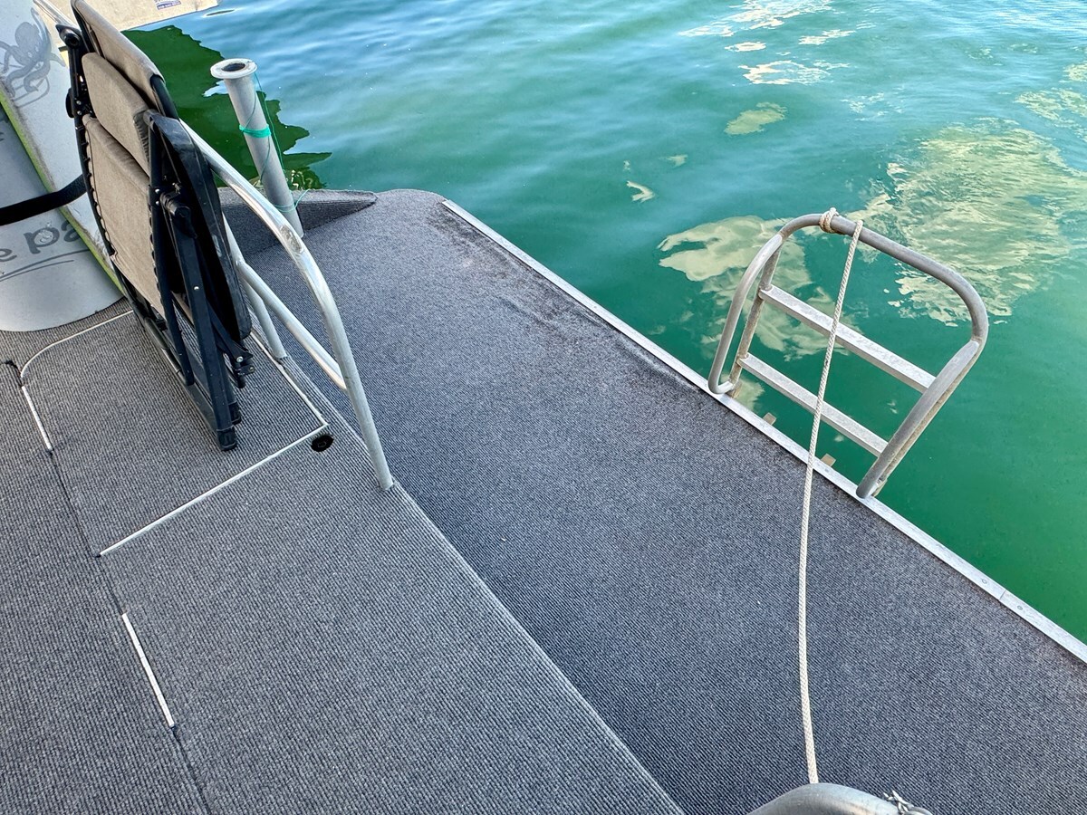 1993-jamestowner-65-61b6d5