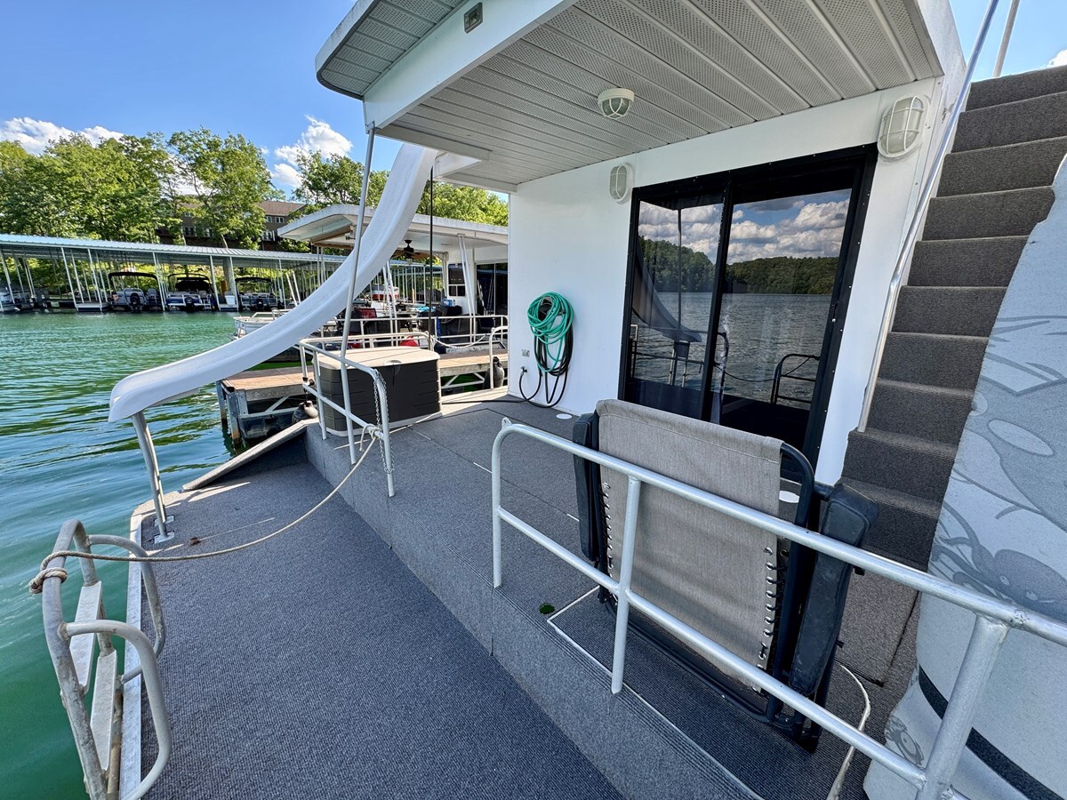 1993-jamestowner-65-61b6d5