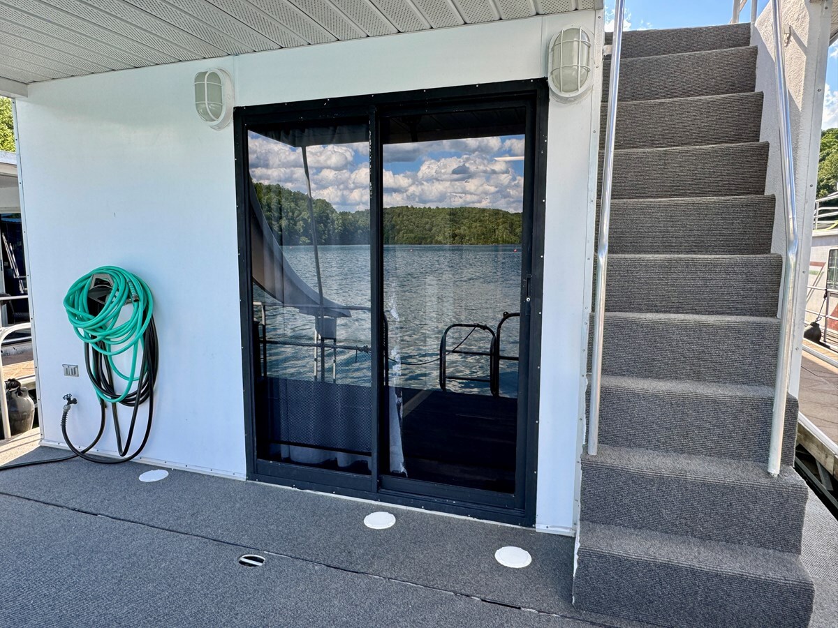 1993-jamestowner-65-61b6d5