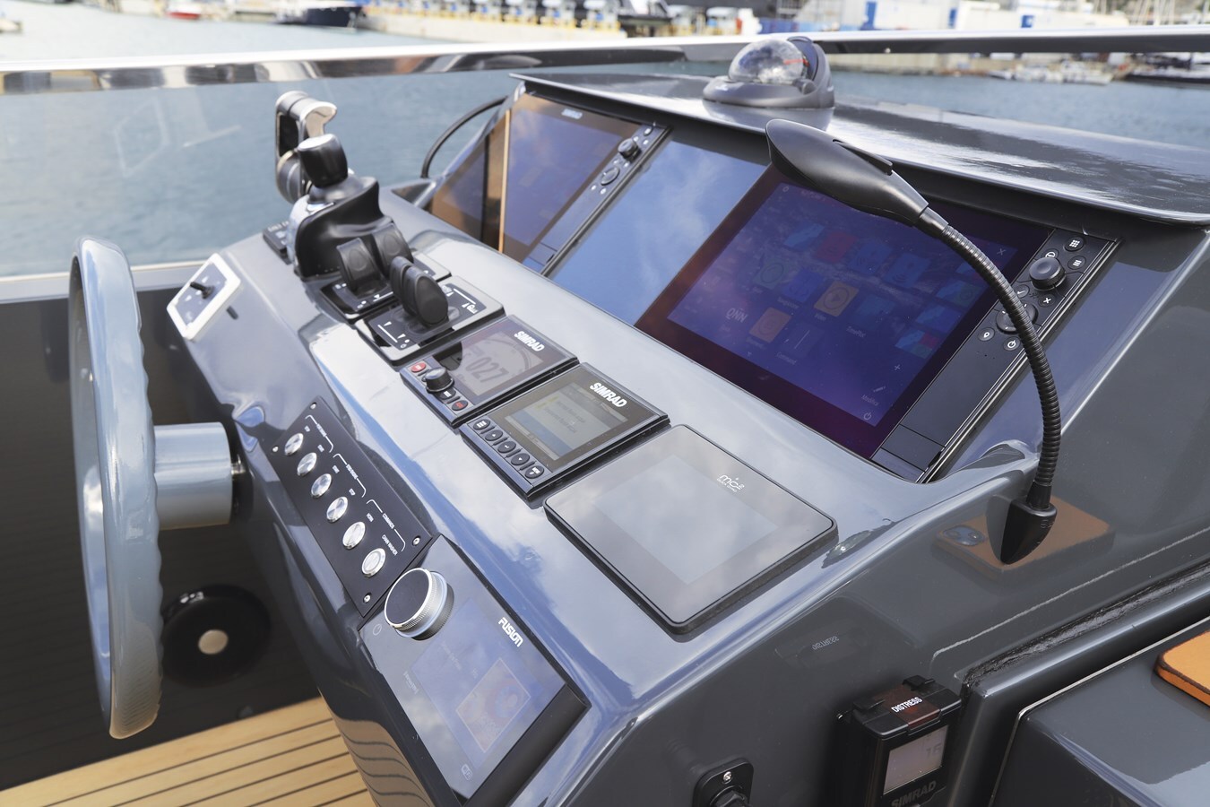 1995-falcon-69-6-4e8025