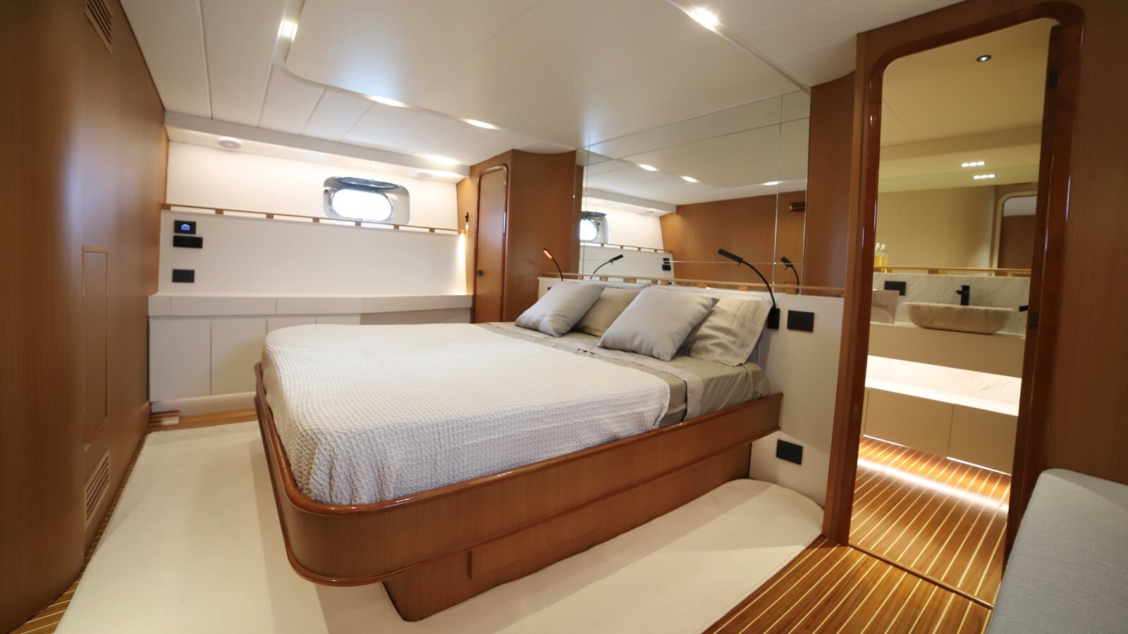 1995-falcon-69-6-4e8025