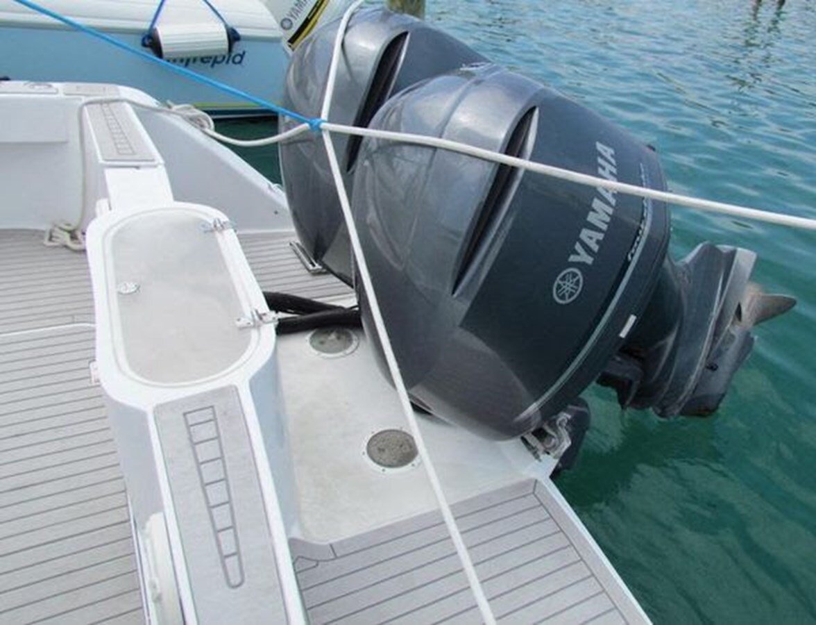 1995-luhrs-30-e106e0