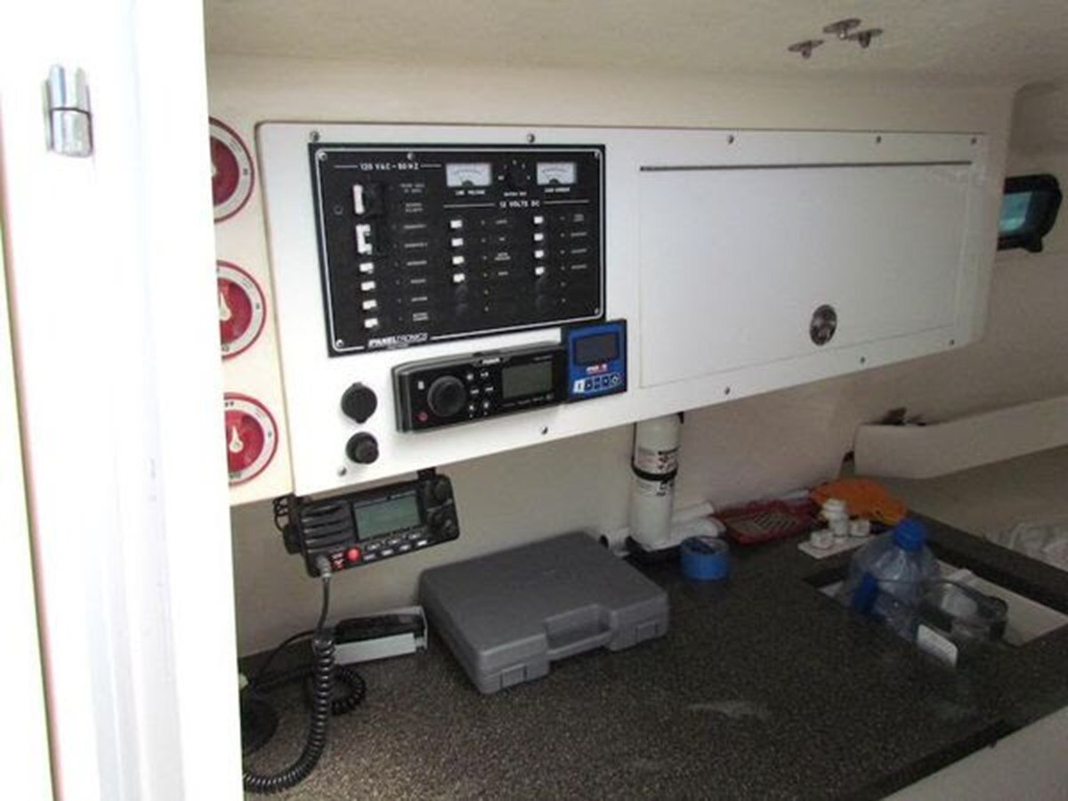 1995-luhrs-30-e106e0