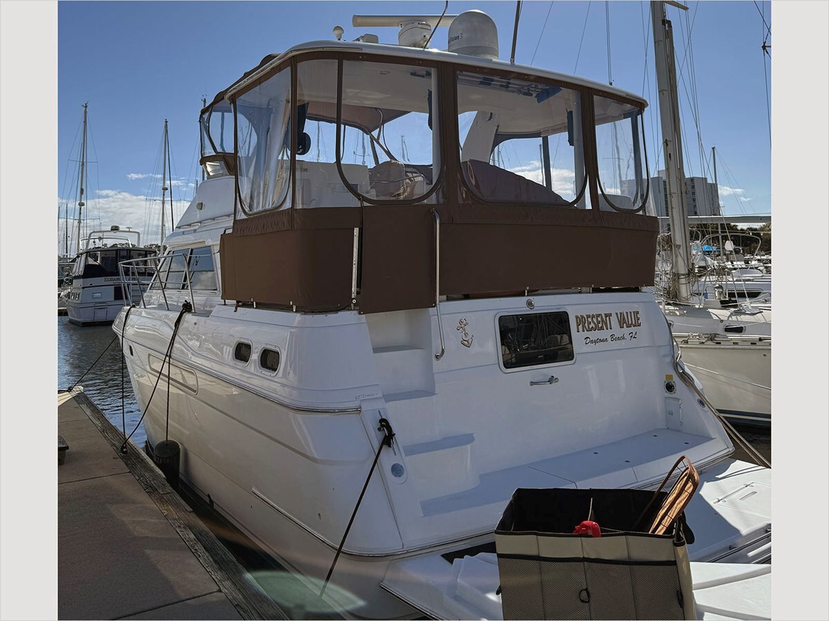 1996-cruisers-yachts-36-1-60fd27