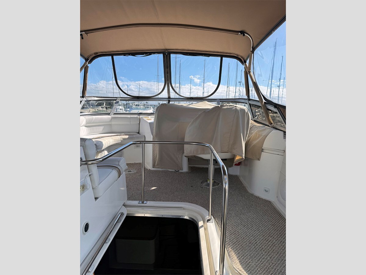 1996-cruisers-yachts-36-1-60fd27