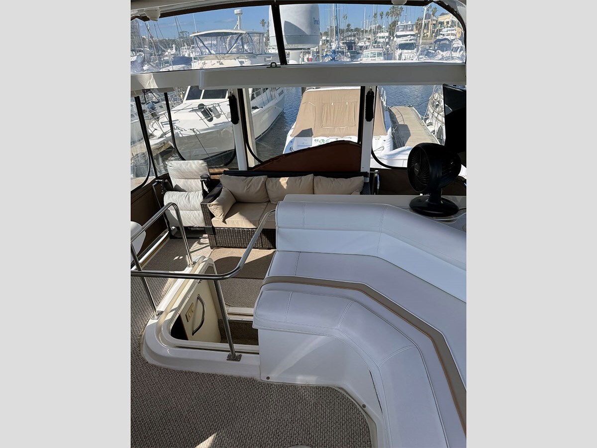 1996-cruisers-yachts-36-1-60fd27