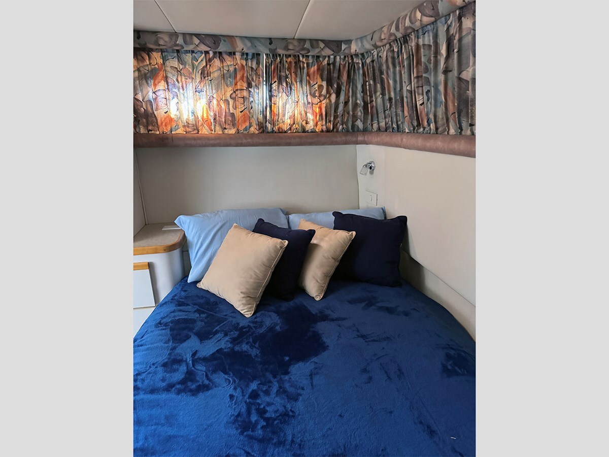 1996-cruisers-yachts-36-1-60fd27