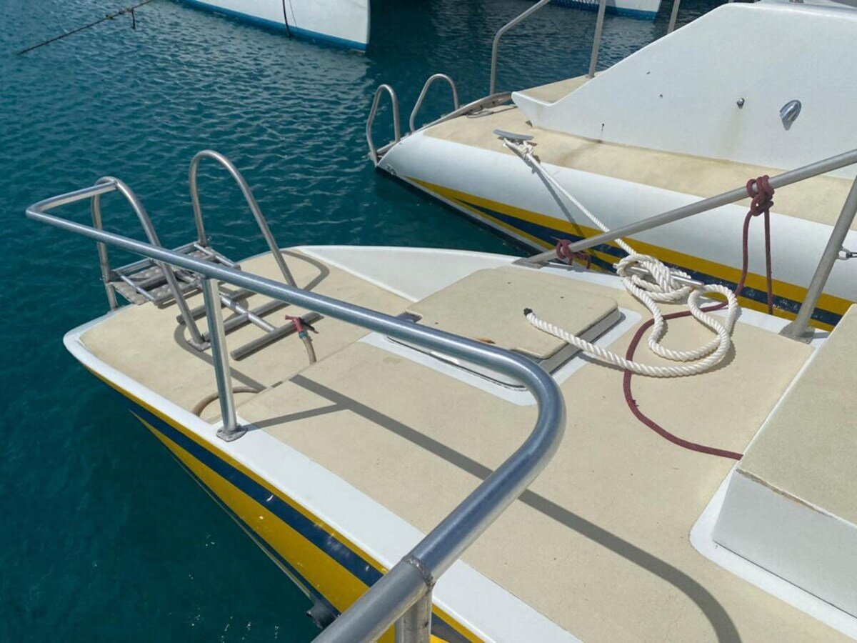 1996-gold-coast-custom-yachts-70-85a86b