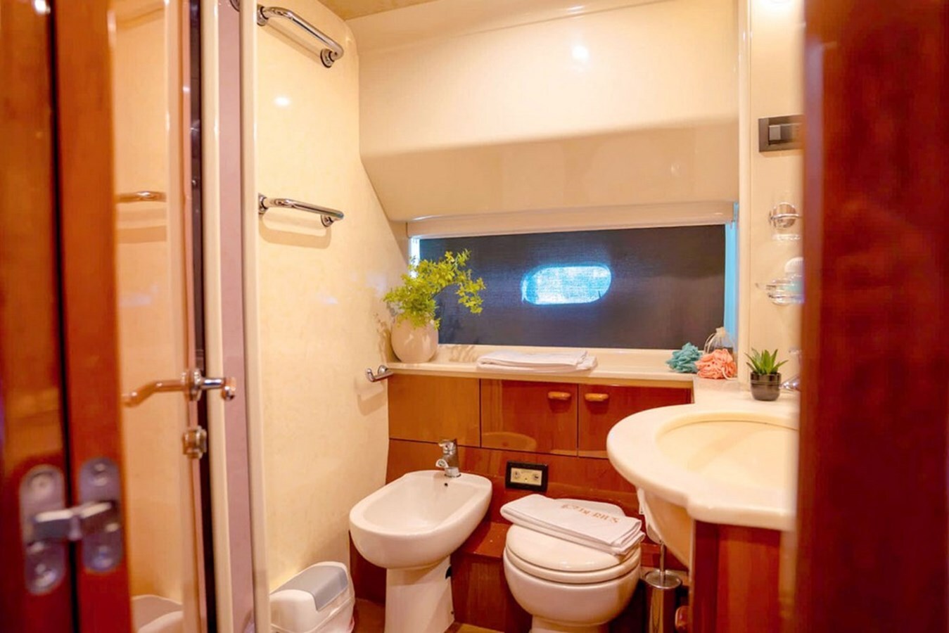 1997-ferretti-yachts-70-4-b7fae4