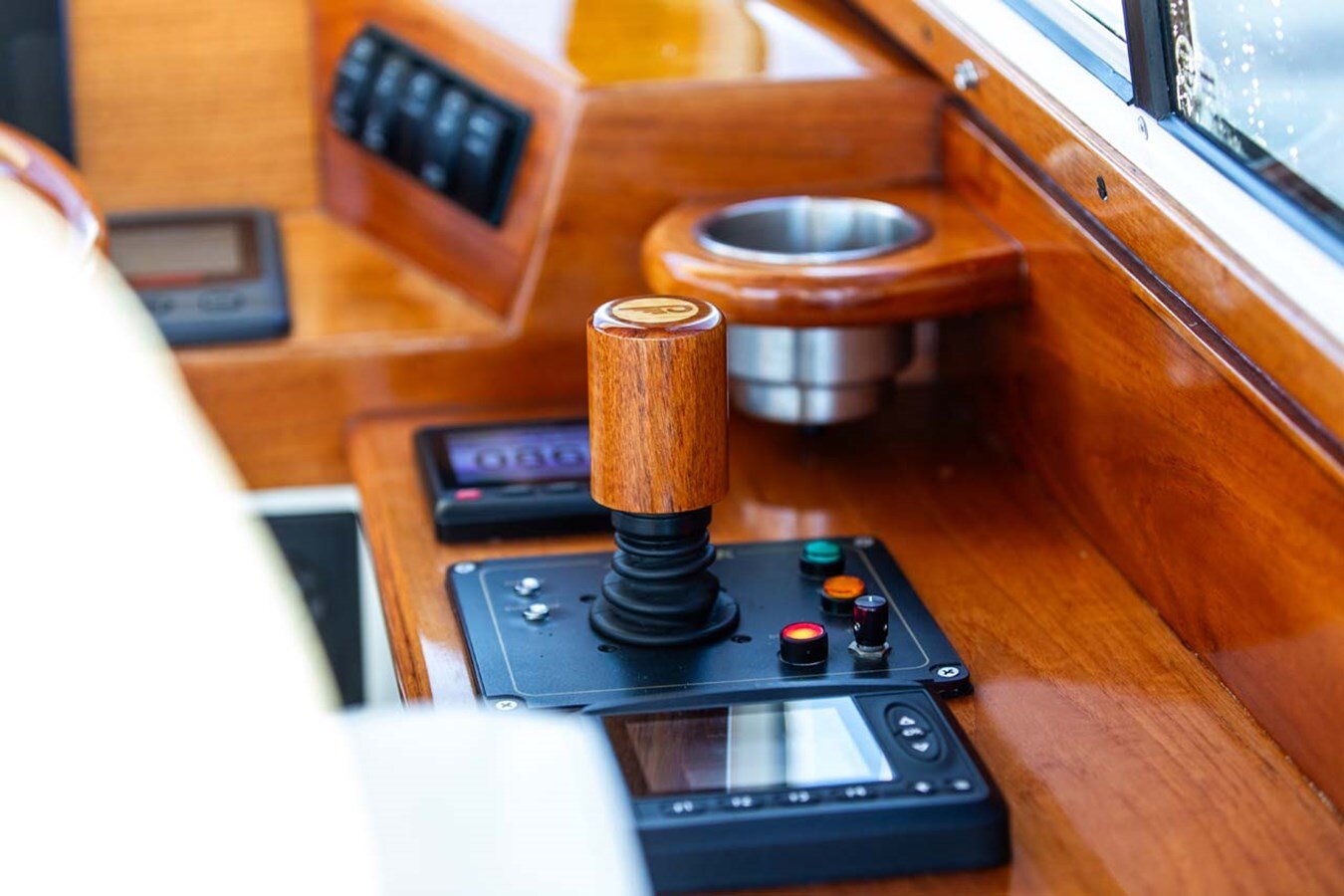 1997-hinckley-36-5-4dc60f