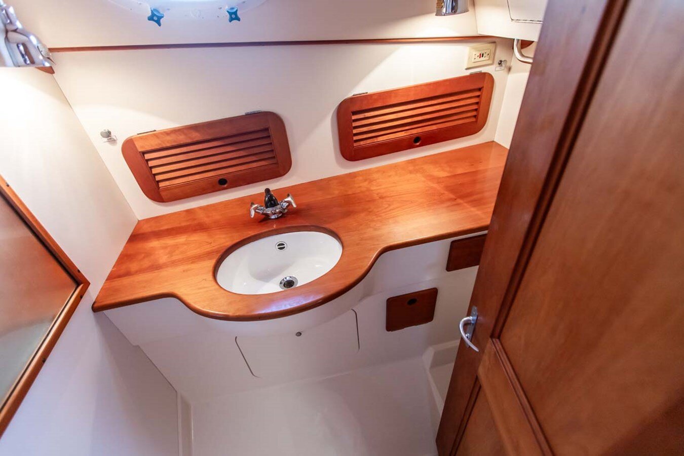 1997-hinckley-36-5-4dc60f