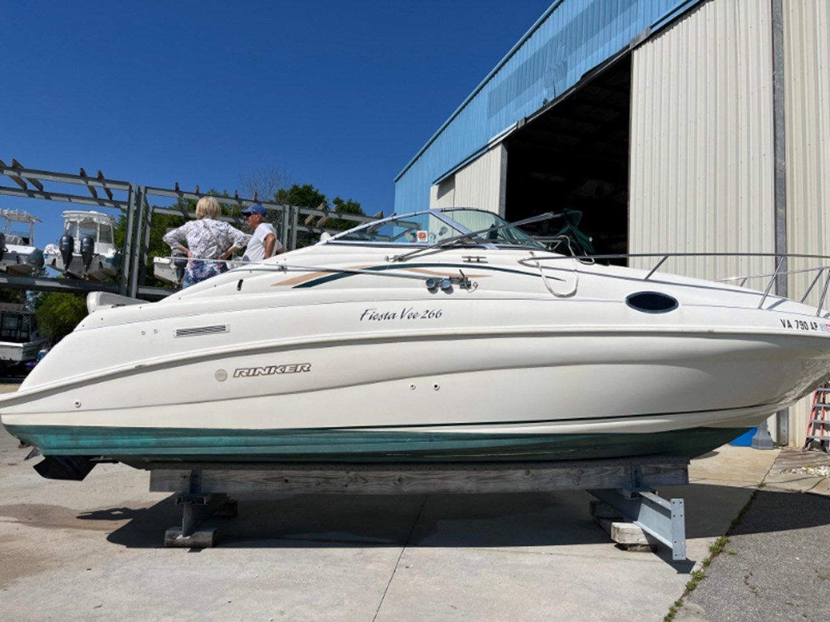 1997-rinker-27-5-8d2266