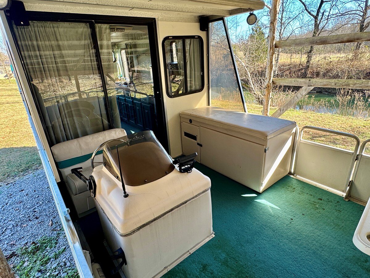 1997-sun-tracker-32-82c09f