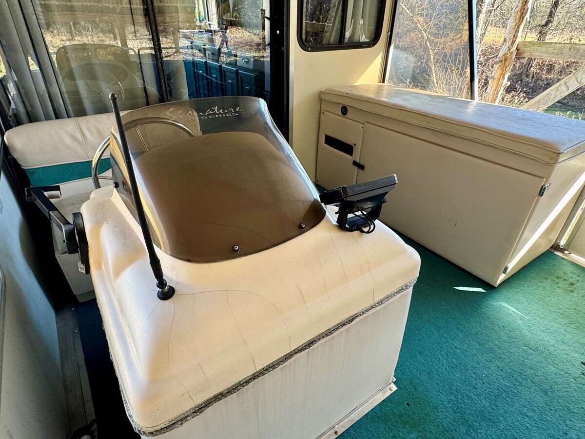 1997-sun-tracker-32-82c09f