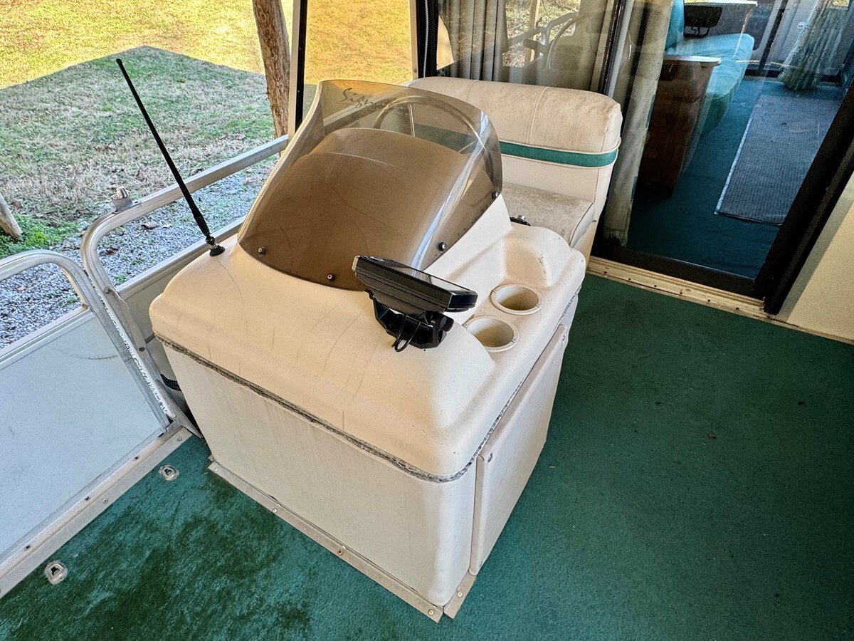 1997-sun-tracker-32-82c09f