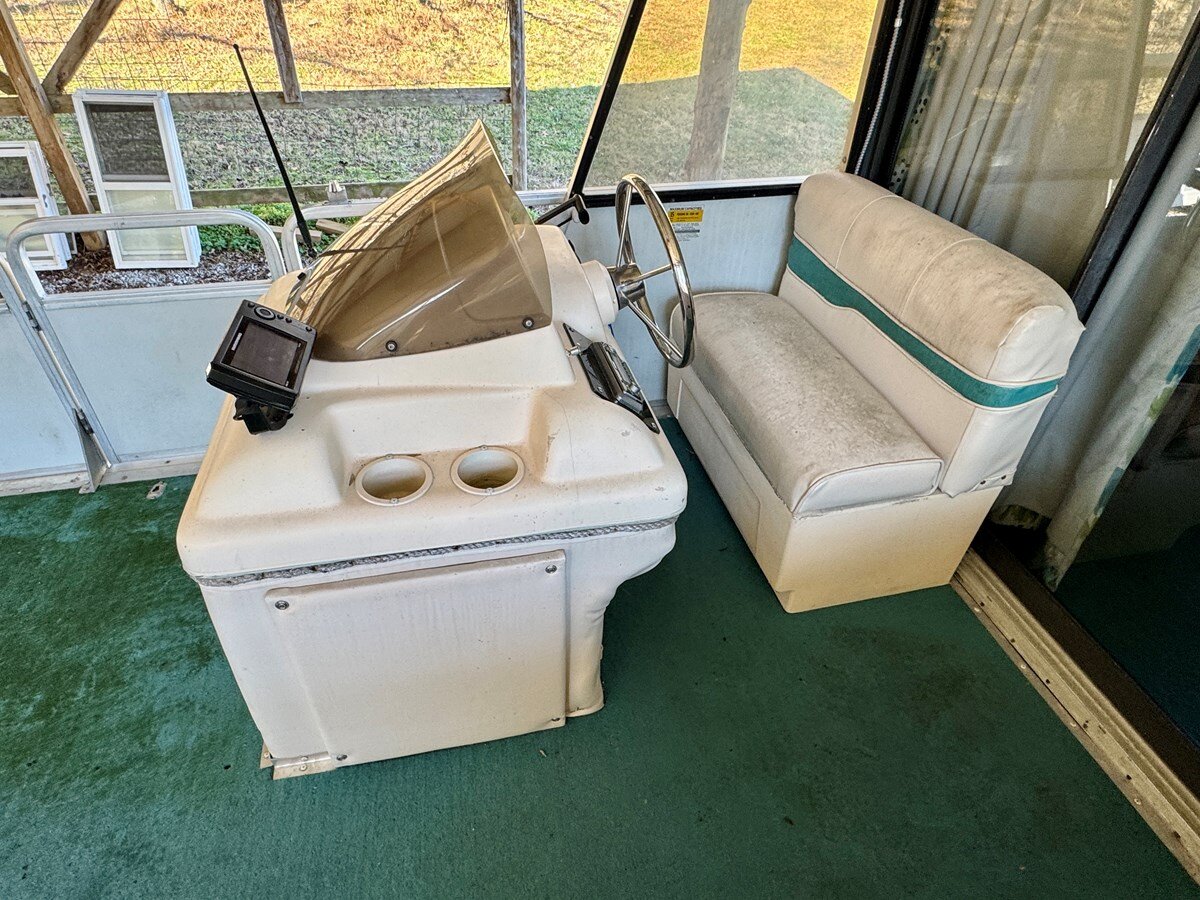 1997-sun-tracker-32-82c09f