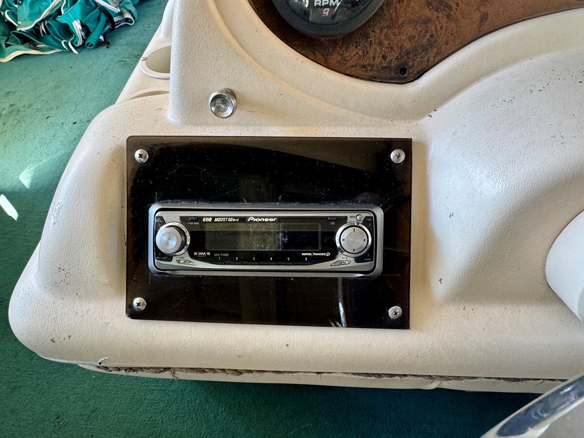 1997-sun-tracker-32-82c09f