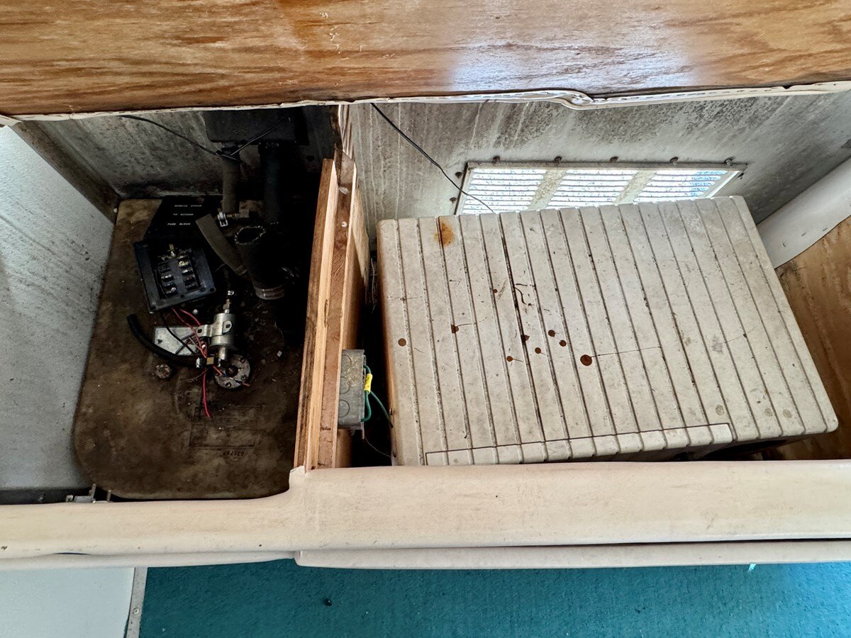 1997-sun-tracker-32-82c09f