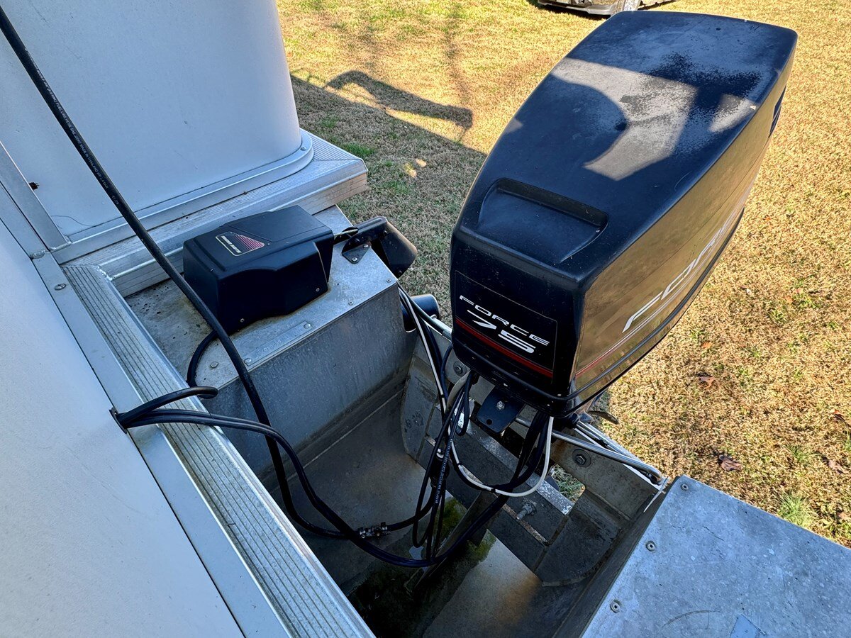 1997-sun-tracker-32-82c09f