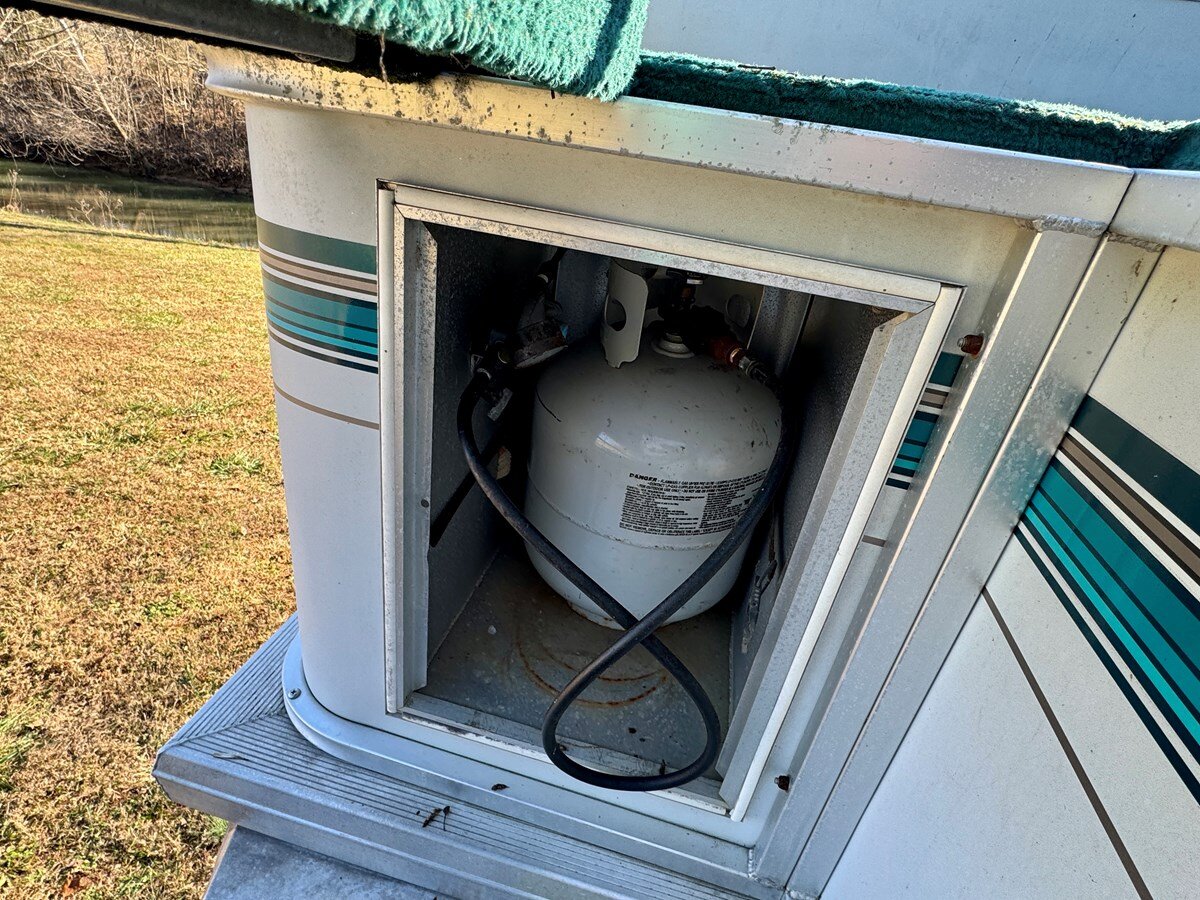 1997-sun-tracker-32-82c09f