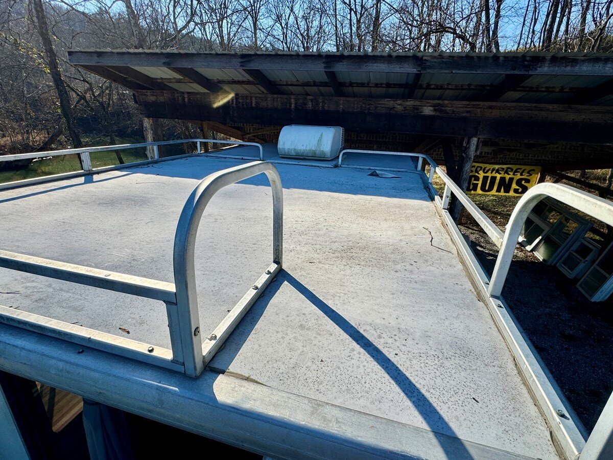 1997-sun-tracker-32-82c09f