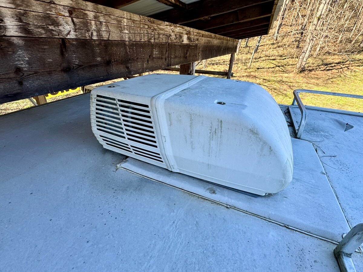 1997-sun-tracker-32-82c09f