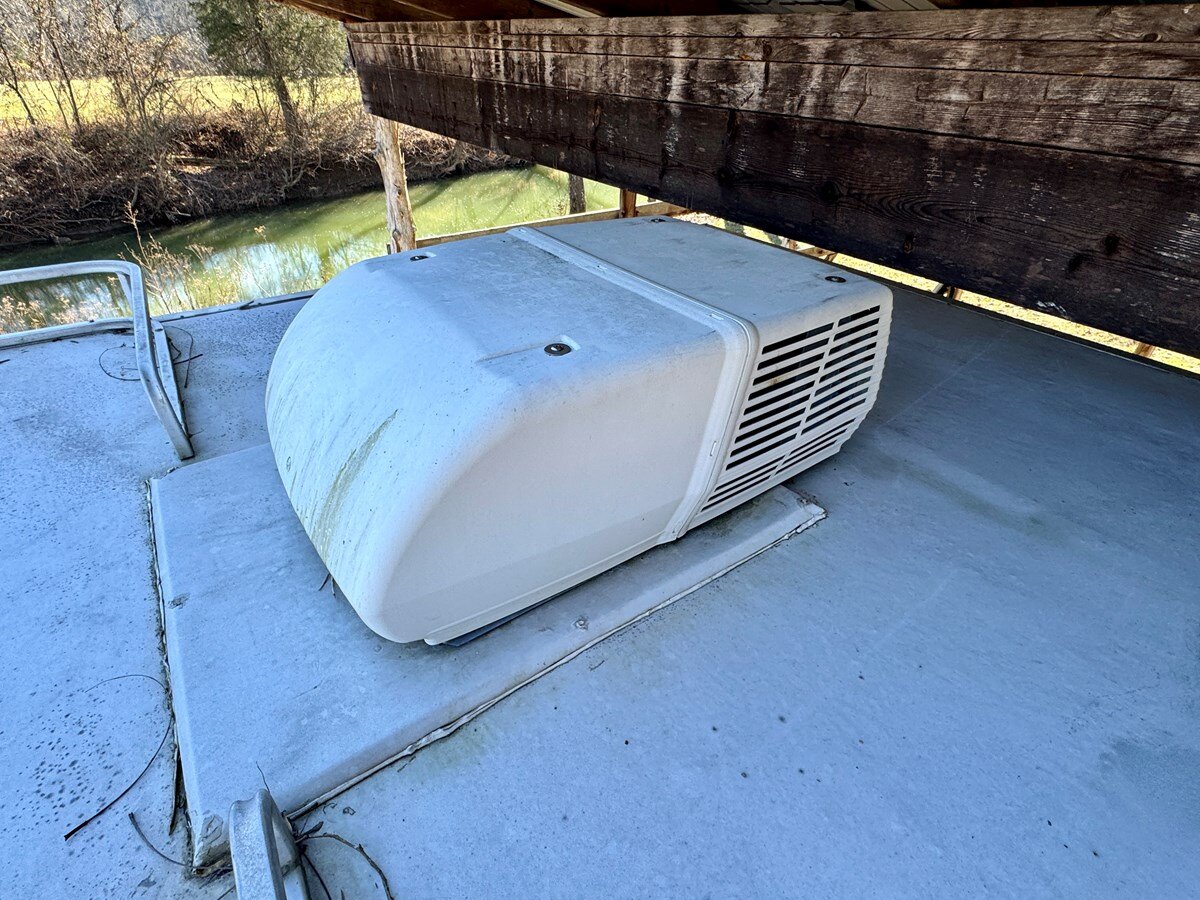 1997-sun-tracker-32-82c09f