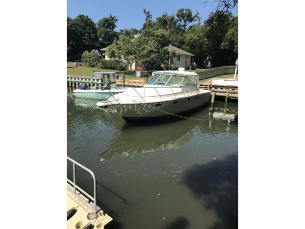 1997-tiara-33-10-977233