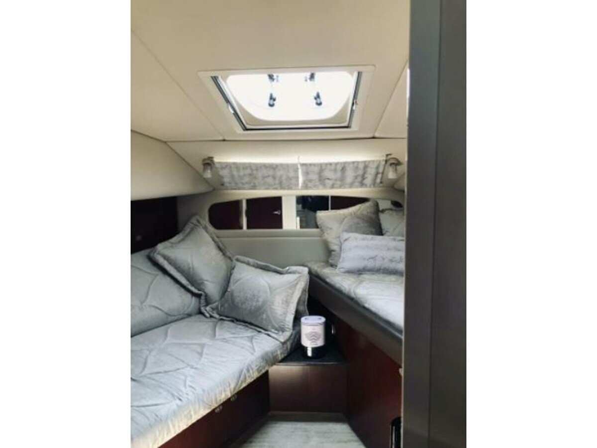 1997-tiara-33-10-977233