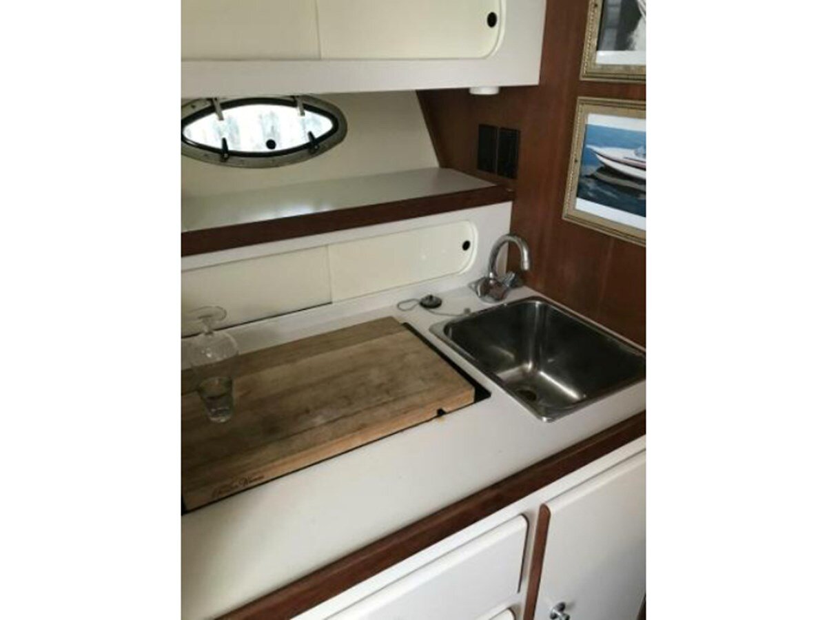 1997-tiara-33-10-977233