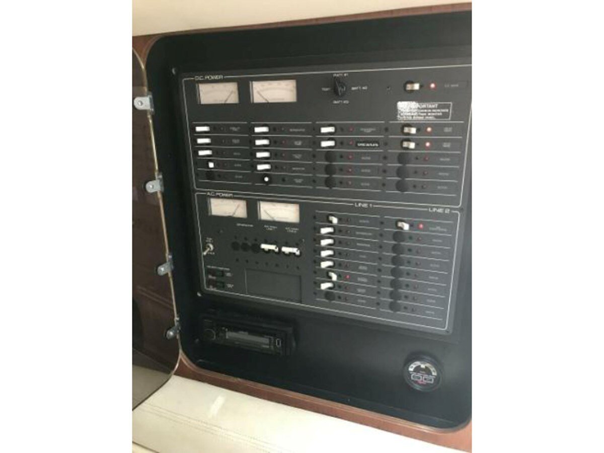 1997-tiara-33-10-977233