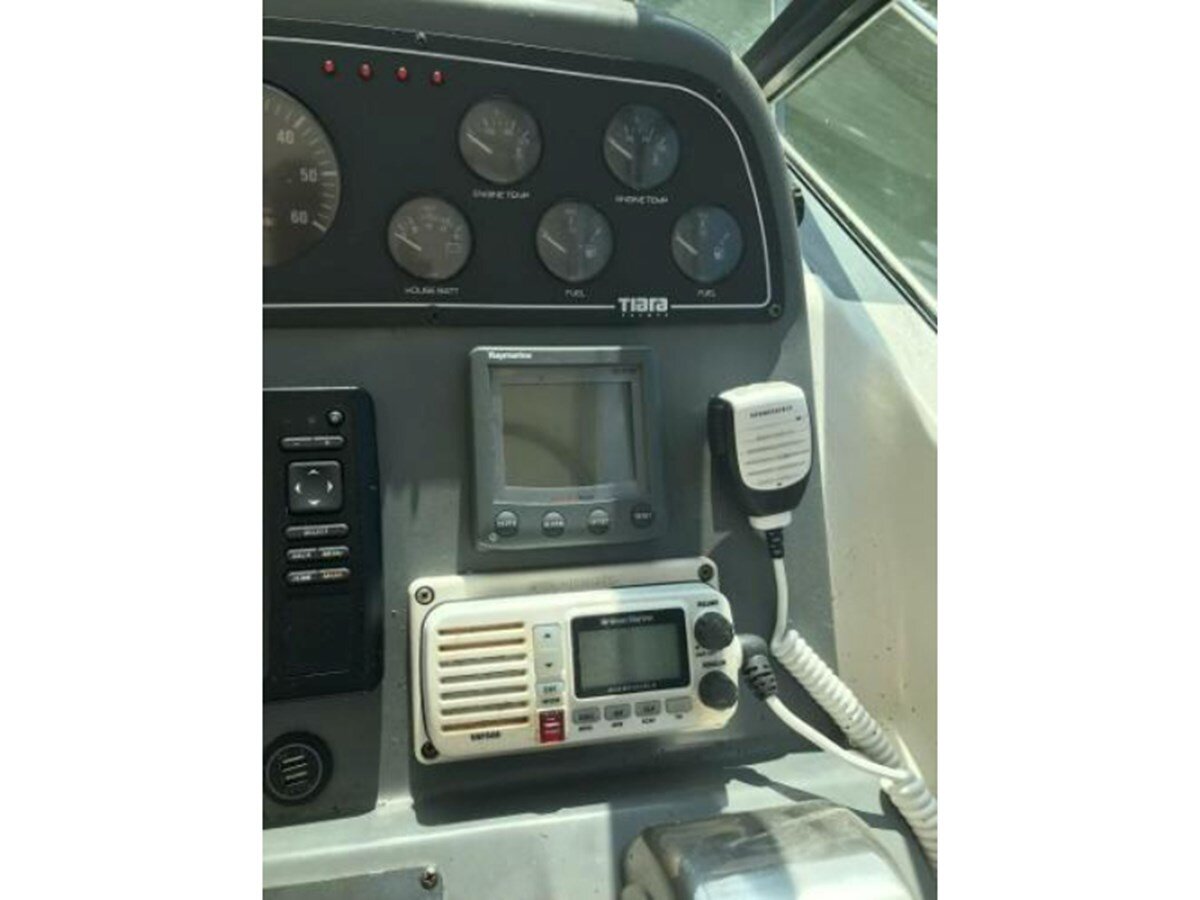 1997-tiara-33-10-977233