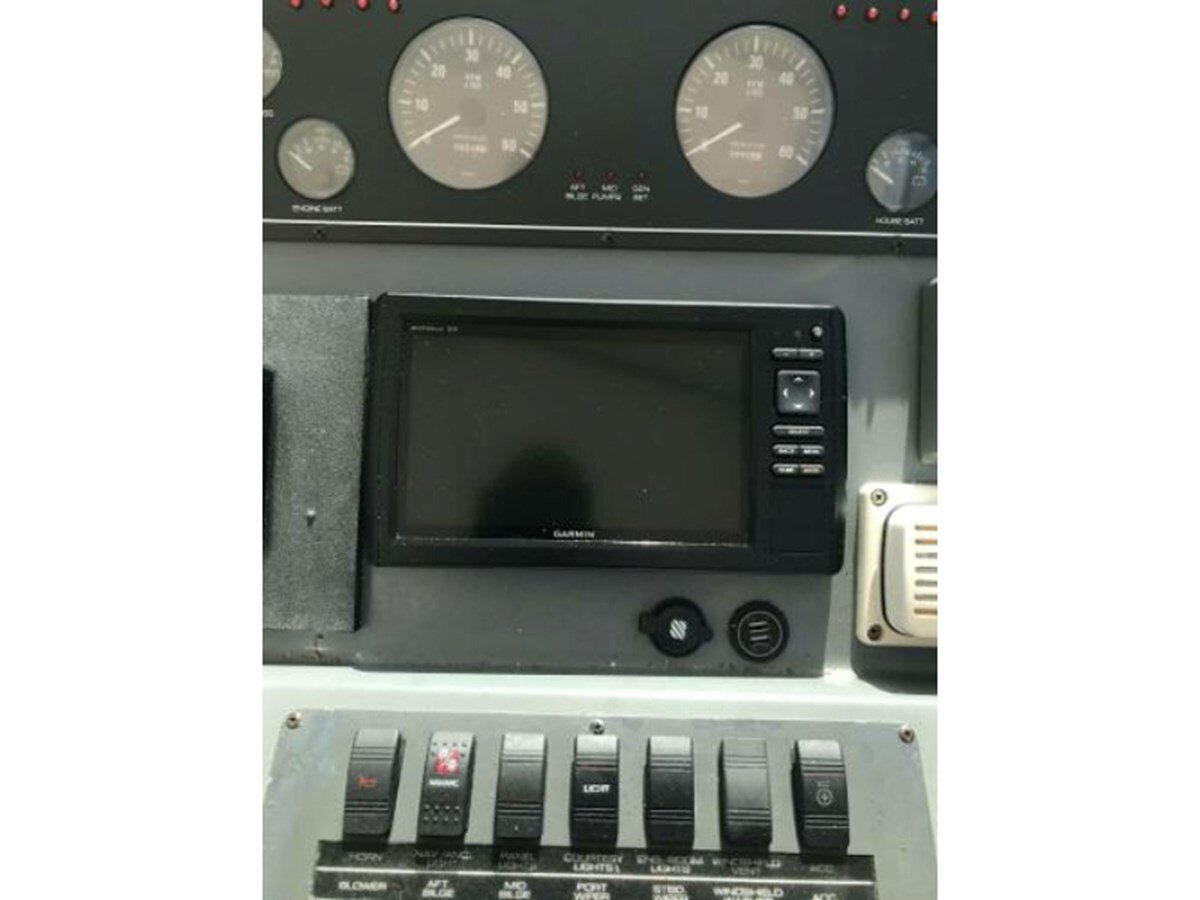 1997-tiara-33-10-977233