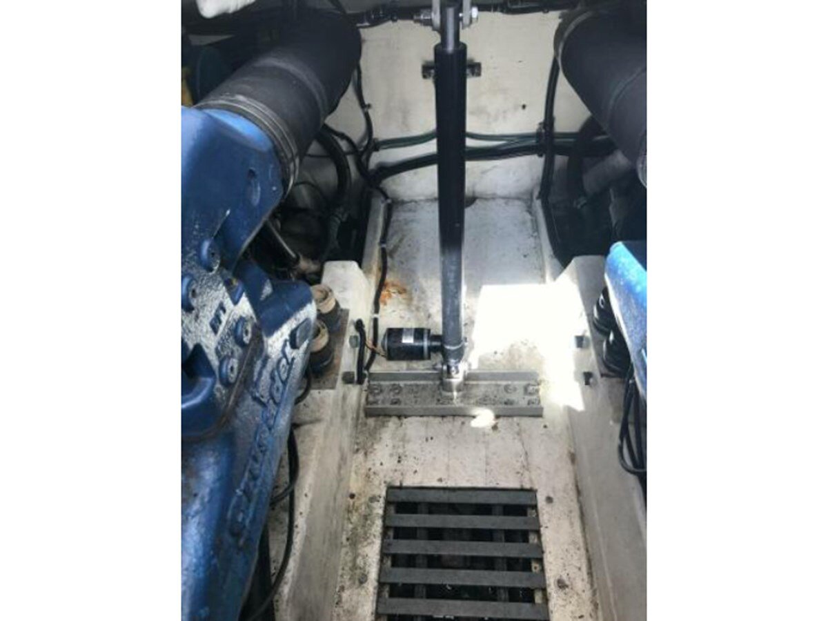 1997-tiara-33-10-977233