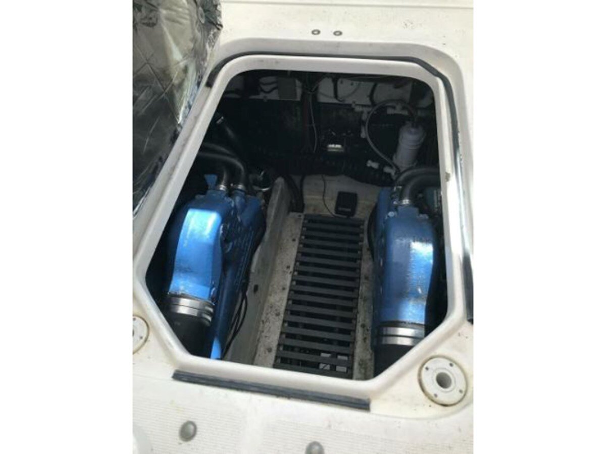 1997-tiara-33-10-977233