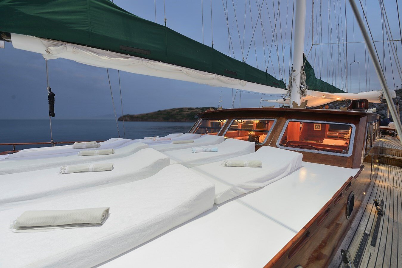 1997 VALENA YACHTING 98' 6