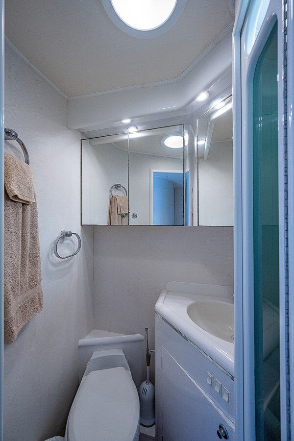 1998-american-custom-yachts-65-ea8d0e