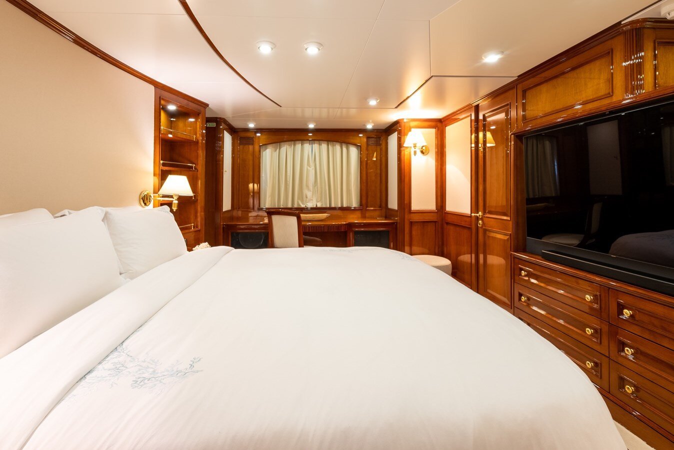 1998 BENETTI 114' 10