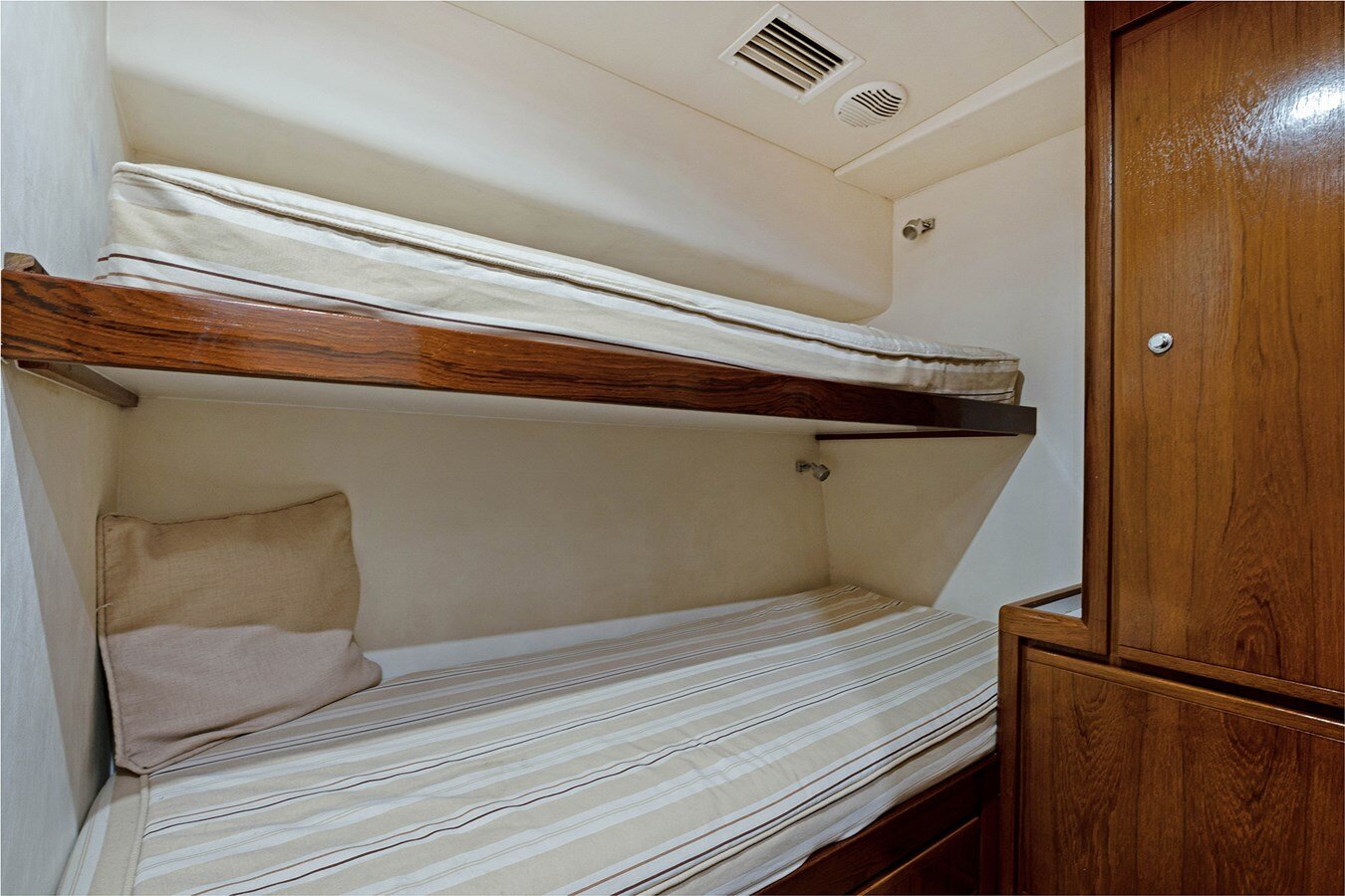 1998-bertram-60-c10317