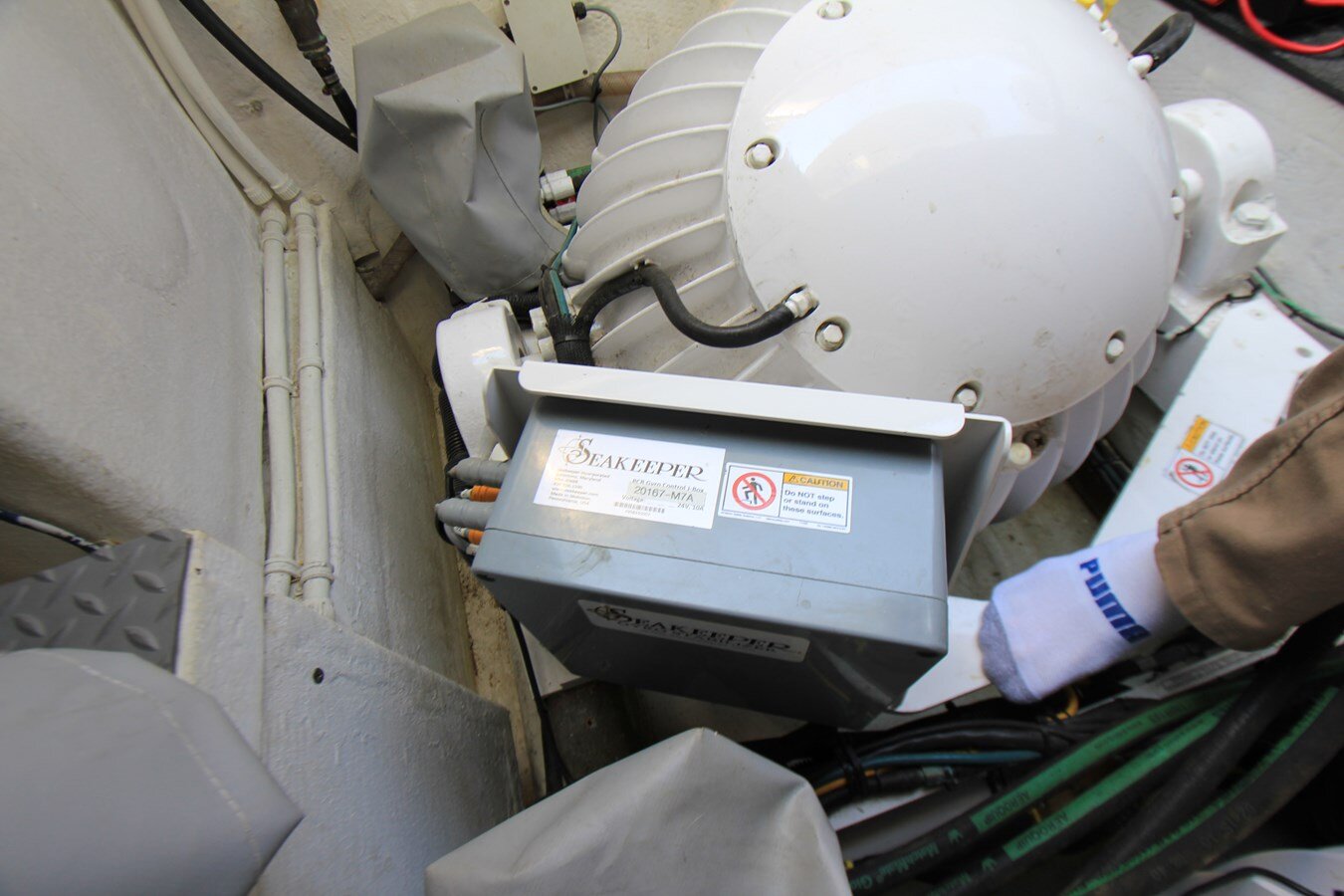 1998-hatteras-74-20cb63