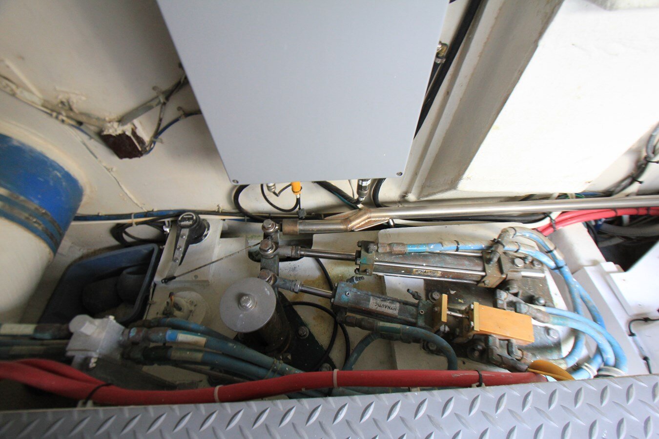 1998-hatteras-74-20cb63