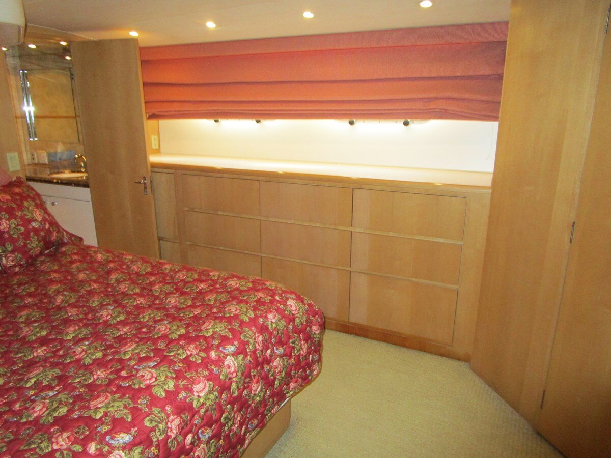 1998-hatteras-74-c9e6f4