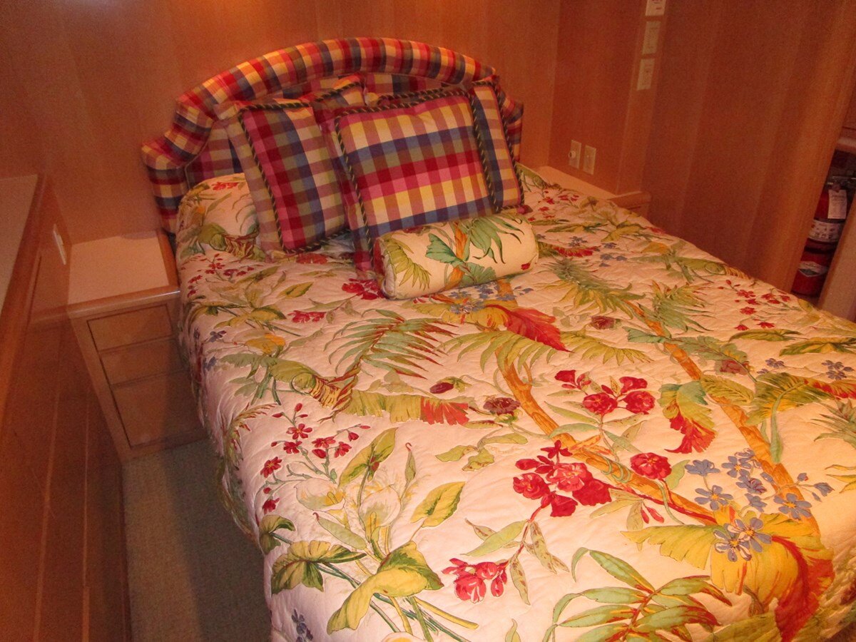 1998-hatteras-74-c9e6f4