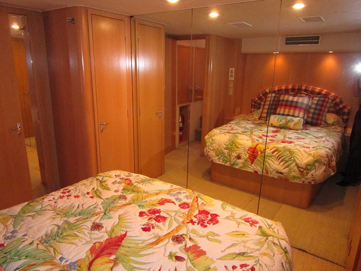 1998-hatteras-74-c9e6f4