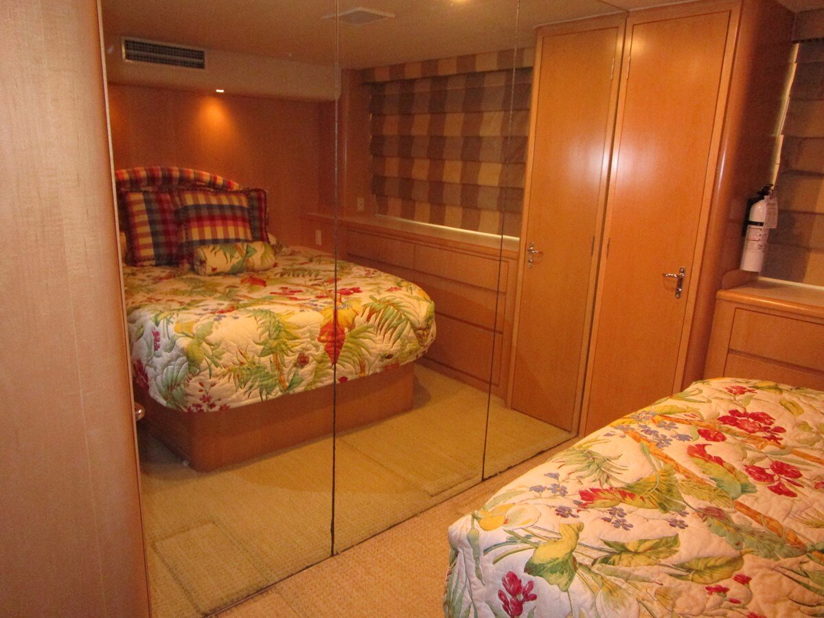 1998-hatteras-74-c9e6f4