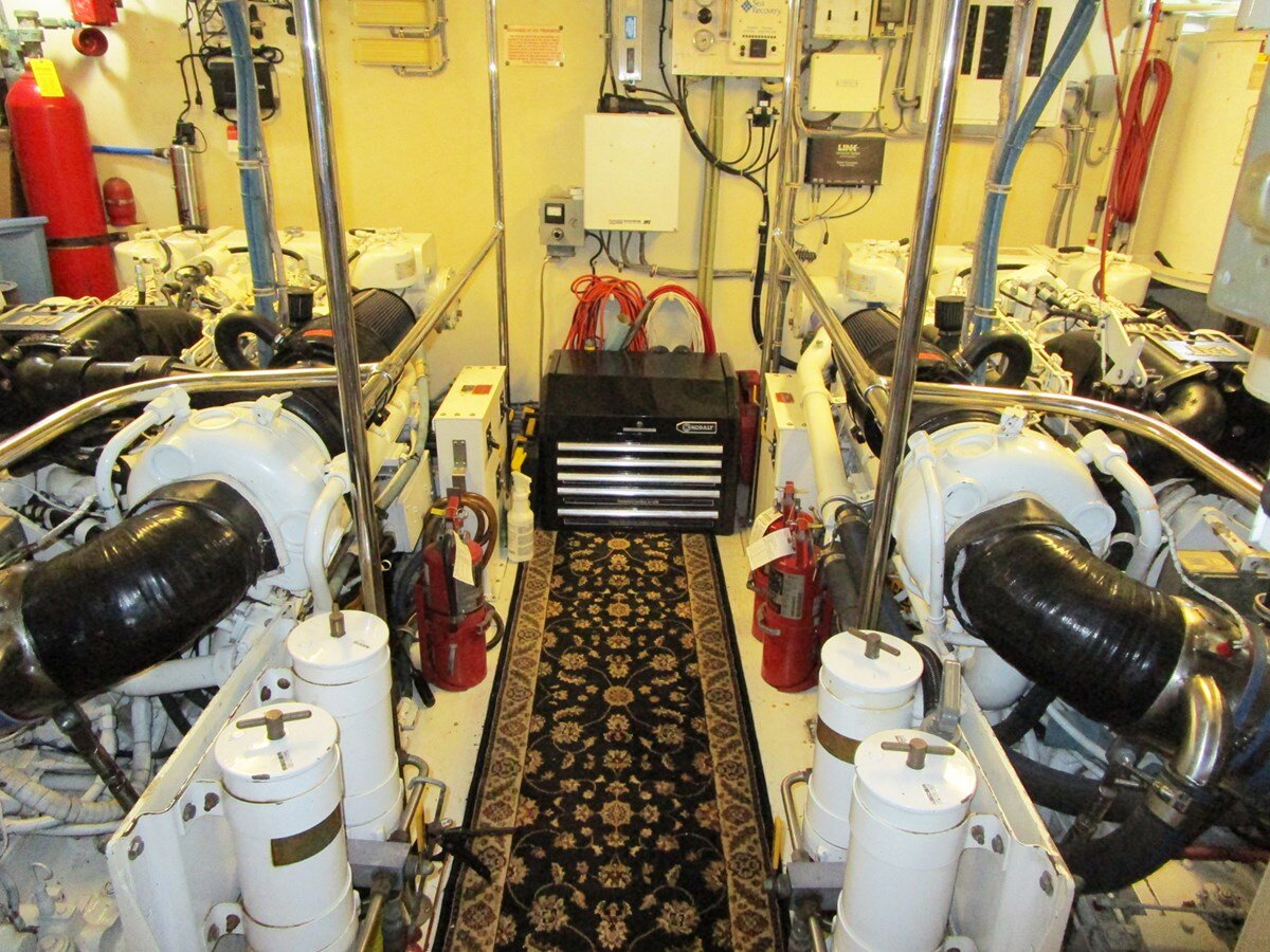 1998-hatteras-74-c9e6f4