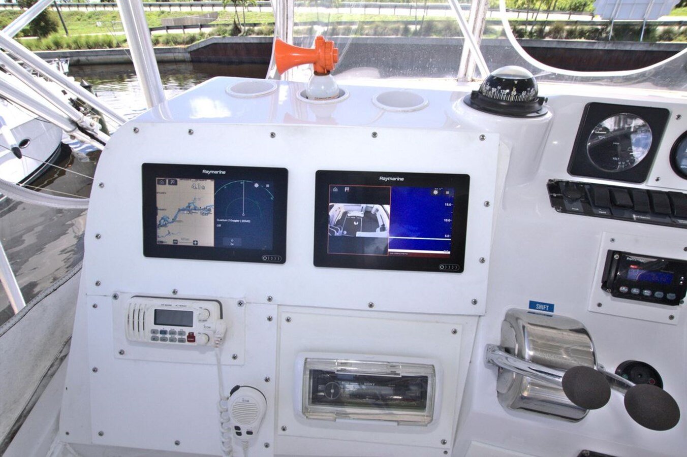 1998-luhrs-36-cace3a