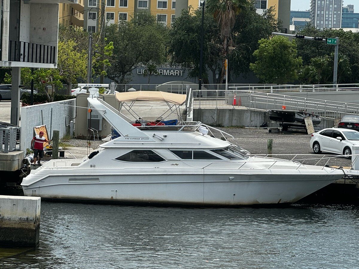 1998-sea-ray-44-d98b70