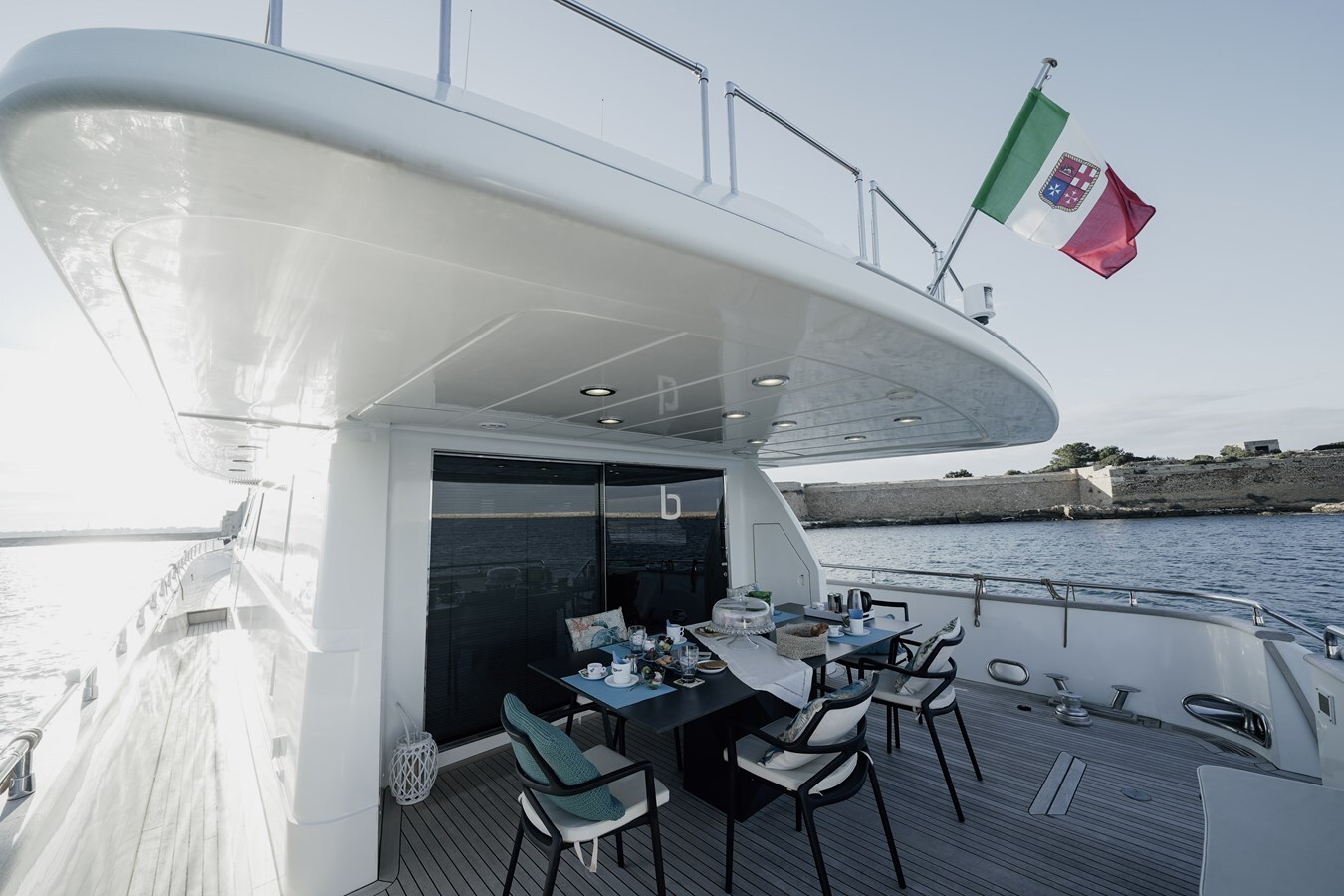 1998 VERSILCRAFT 82' 1