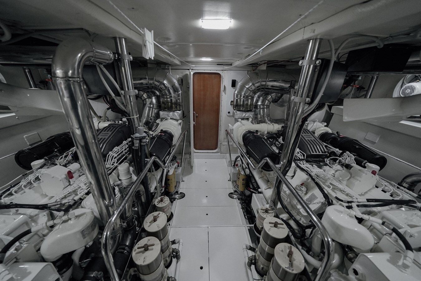 1998 VERSILCRAFT 82' 1